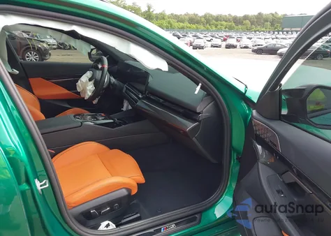 2025 BMW M5 z USA, uszkodzony, nr VIN WBS83GV09SCU71845